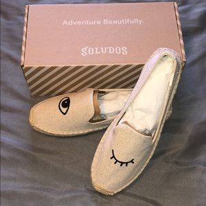 Soludos Wink Embroidery Slipper sz 8